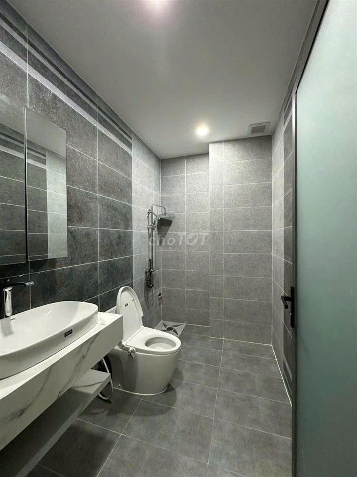 cần bán nhà hẻm ô tô, có 5 tầng và 56m2 , nhà 4 phòng giá 12,6 tỷ 