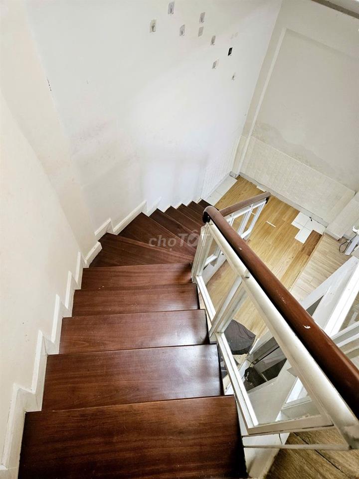 Bán nhà chính chủ Hoàng Văn Thụ , hẻm xe hơi