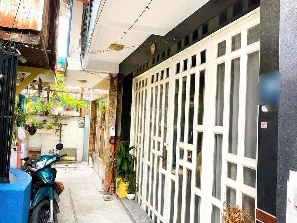 nguyên căn Đầy đủ nội thất  Mới ở liền CMT8 gần Hoà Hưng