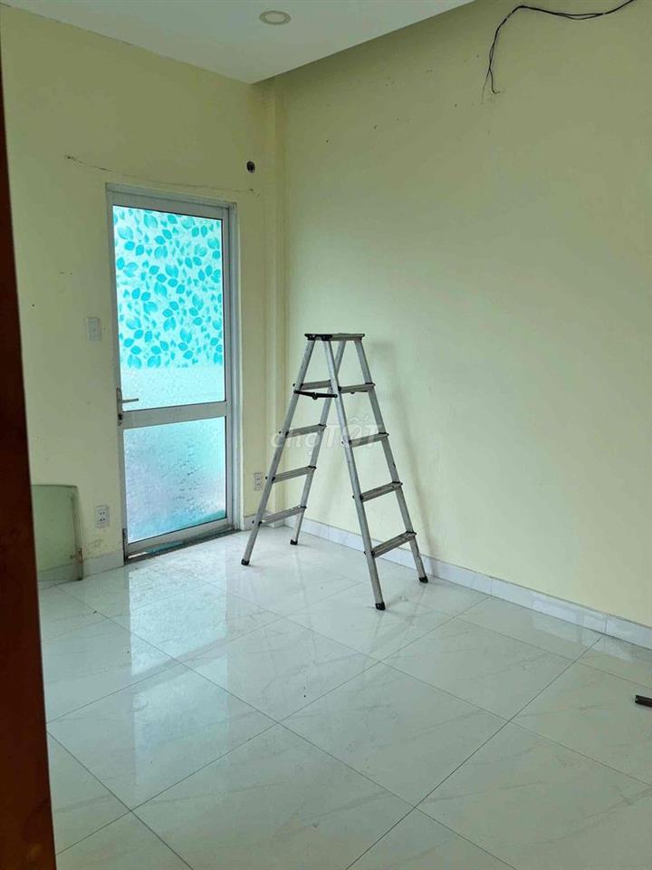 Nguyên căn Trần Văn Quang Tân Bình  2 pn có sân thượng