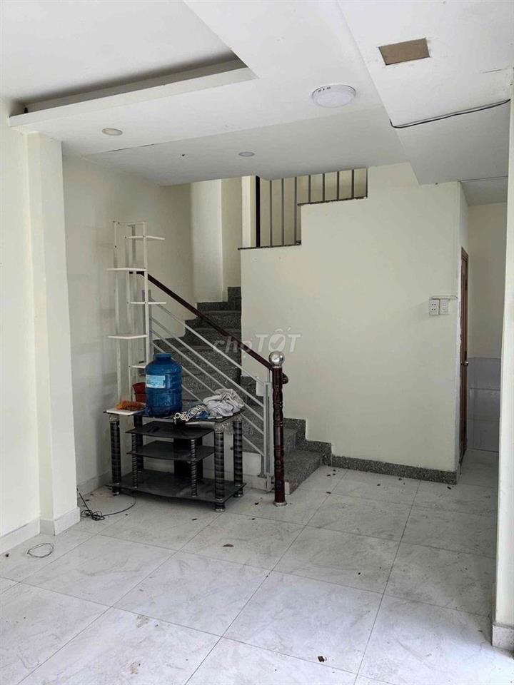 Nguyên căn Trần Văn Quang Tân Bình  2 pn có sân thượng