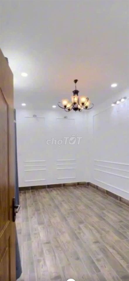 Nguyên căn gần Mặt tiền Lê Hồng Phong-  Hùng Vương q10 ngang 8m 