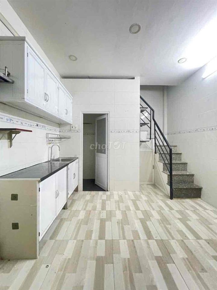 Nguyên căn Lạc Long Quân Q11- 2 pn - 5.5 triệu:tháng