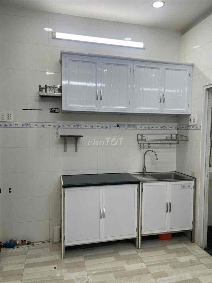 Nguyên căn Lạc Long Quân Q11- 2 pn - 5.5 triệu:tháng
