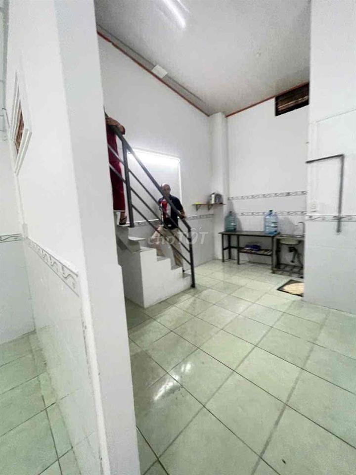 Nguyên căn Lạc Long Quân Q11- 2 pn - 5.5 triệu:tháng