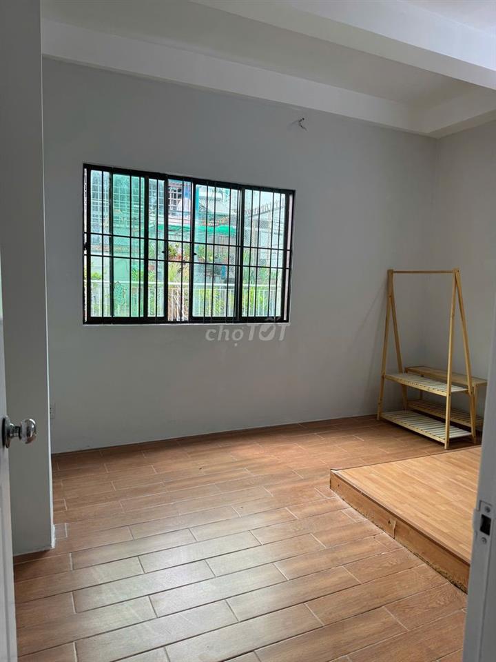 NHÀ SƠN SỬA MỚI  4X15M2 HẺM XE TẢI GẦN LÝ THƯỜNG KIỆT