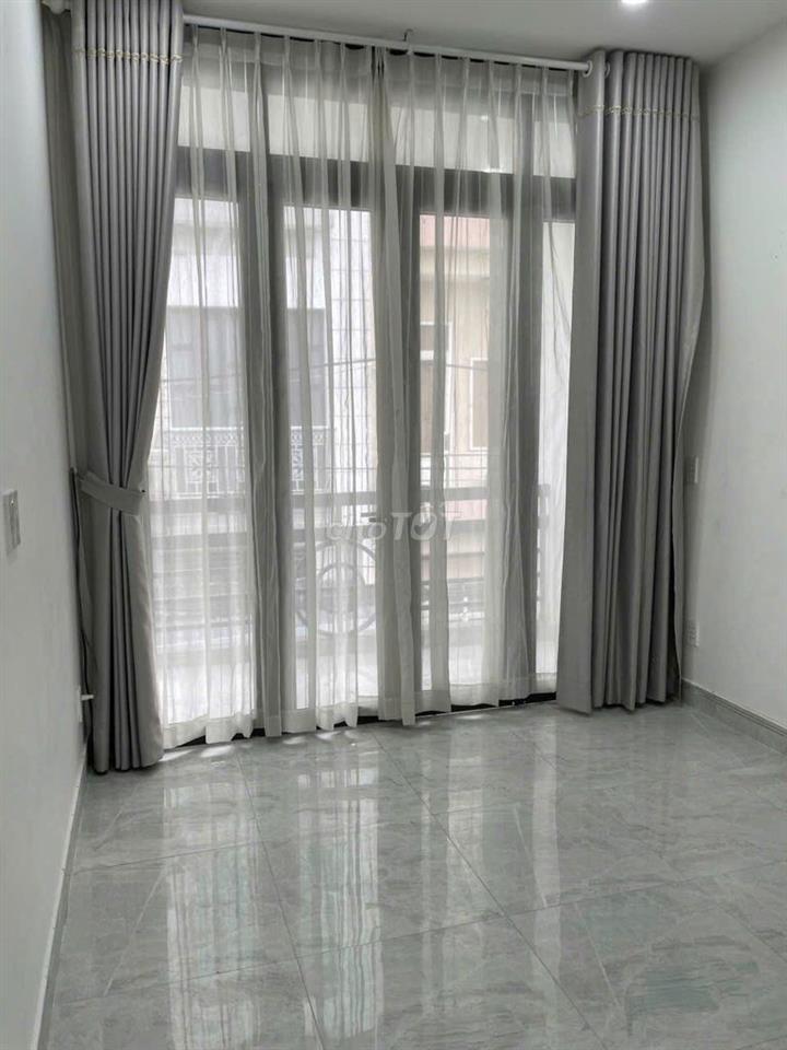 NHÀ MỚI HẺM XE TẢI TRẦN HƯNG ĐẠO QUẬN 1