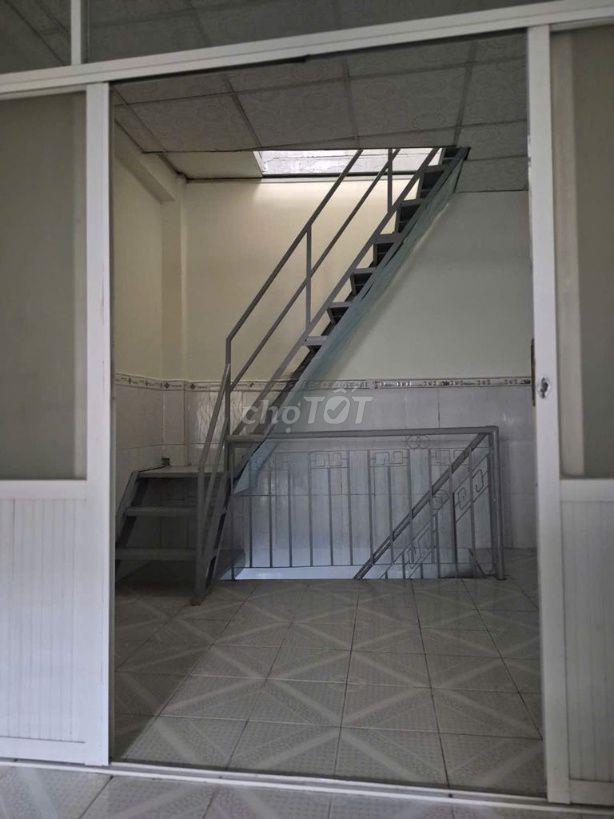CHO THUÊ NHÀ HẺM 4M CMT8 _ CHO GIA ĐÌNH ÍT NGƯỜI, SINH VIÊN