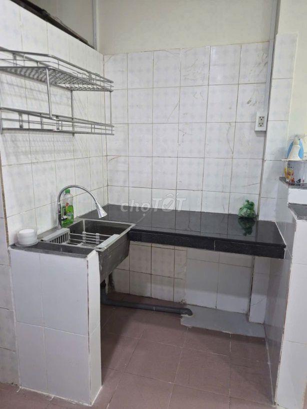 CHO THUÊ NHÀ HẺM 4M CMT8 _ CHO GIA ĐÌNH ÍT NGƯỜI, SINH VIÊN