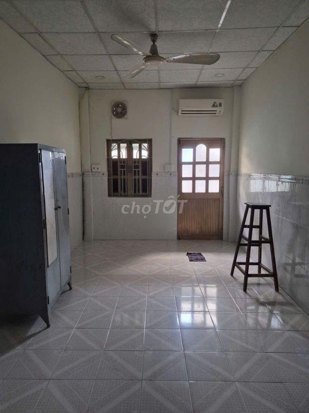 CHO THUÊ NHÀ HẺM 4M CMT8 _ CHO GIA ĐÌNH ÍT NGƯỜI, SINH VIÊN