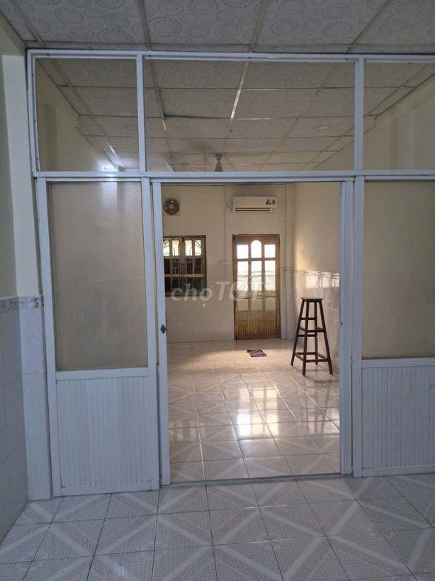 CHO THUÊ NHÀ HẺM 4M CMT8 _ CHO GIA ĐÌNH ÍT NGƯỜI, SINH VIÊN