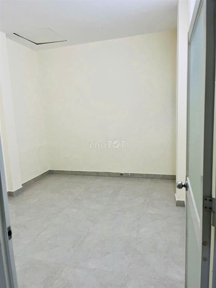 NHÀ 2PN HẺM 4M GẦN MẶT TIỀN CMT8 QUẬN 3, CHO SV, GĐ ÍT GƯỜI