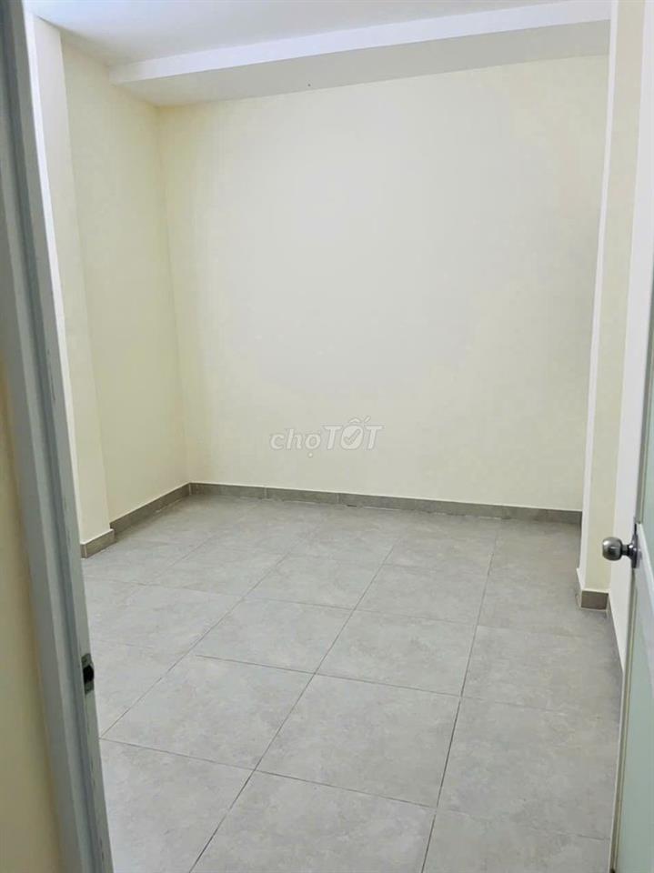 NHÀ 2PN HẺM 4M GẦN MẶT TIỀN CMT8 QUẬN 3, CHO SV, GĐ ÍT GƯỜI