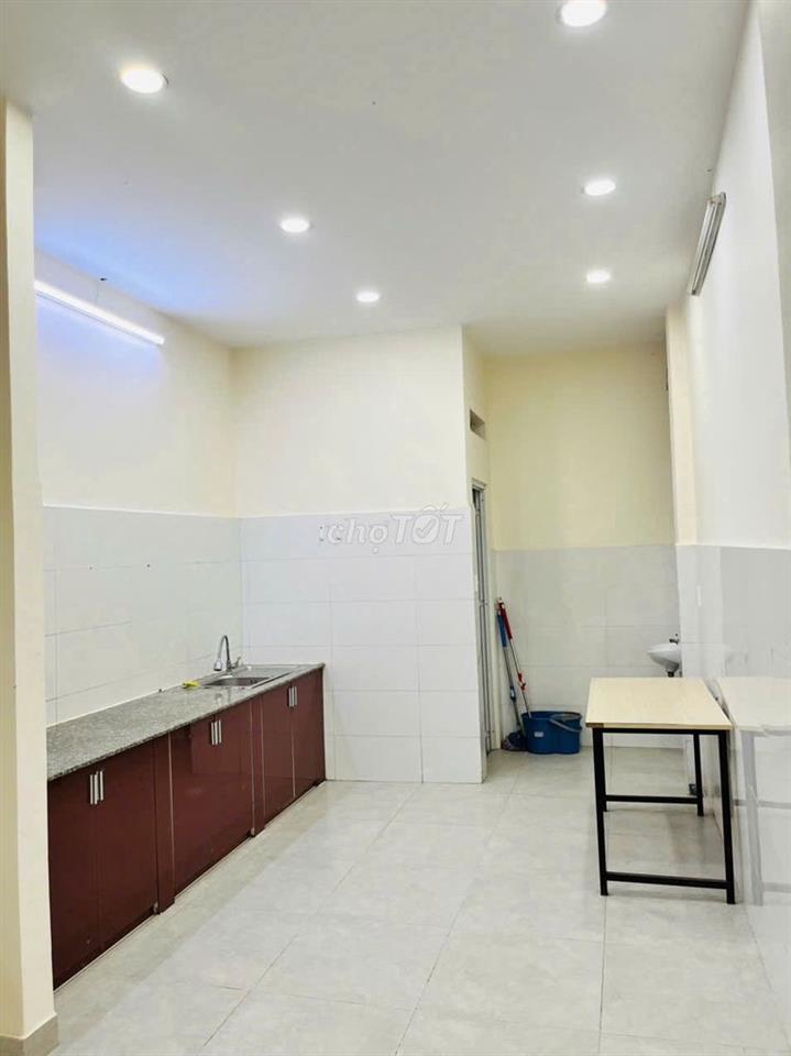 NHÀ 2PN HẺM 4M GẦN MẶT TIỀN CMT8 QUẬN 3, CHO SV, GĐ ÍT GƯỜI