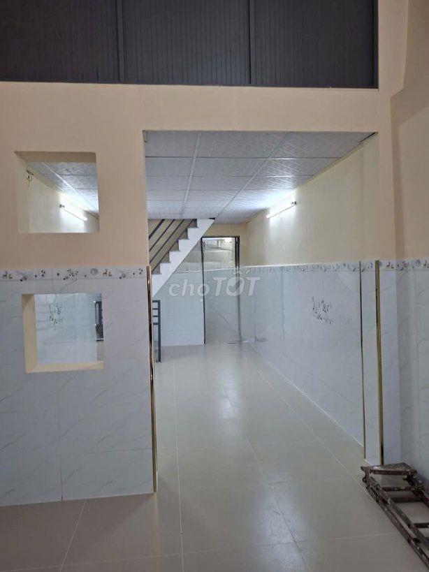 NHÀ MỚI SƠN SỬA 2PN HẺM XE HƠI CMT8 