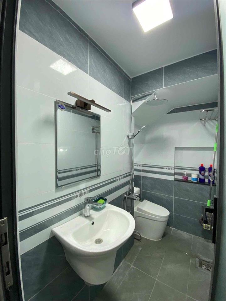 Cho thuê nhà mới HXT cx Lữ Gia P15 Q.11 2L dt 4x16m 4p 4wc
