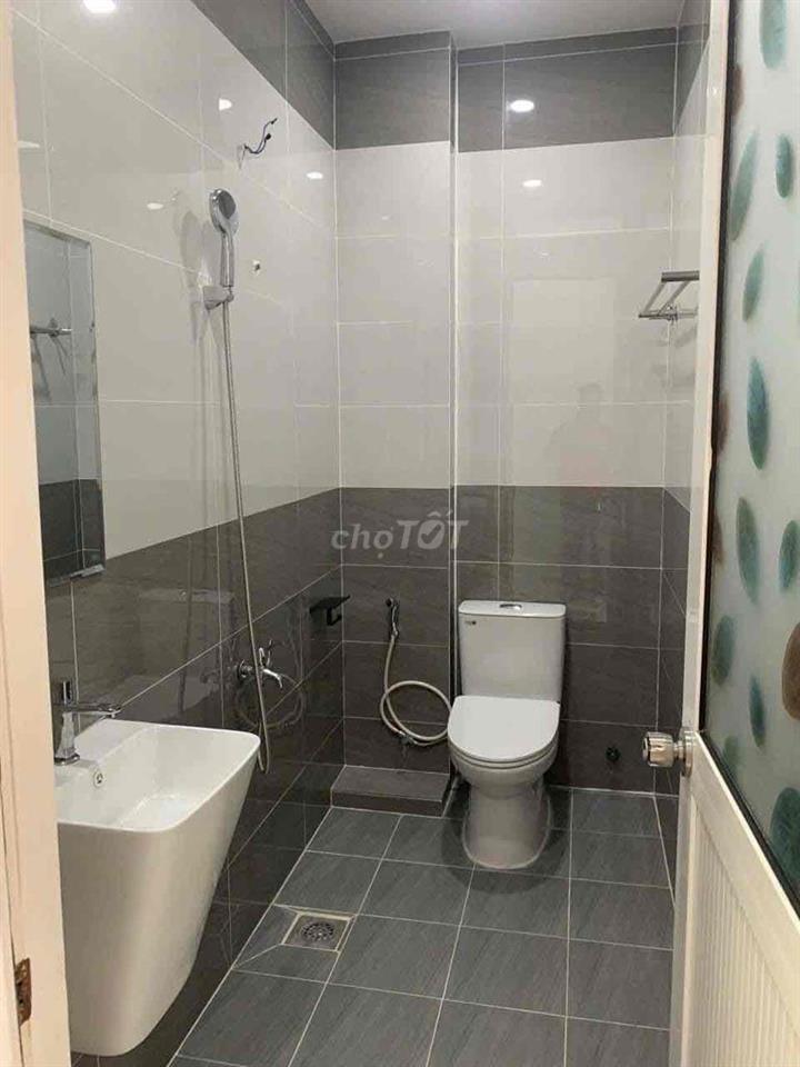 Cho thuê nhà mới hẻm xe tải 339 Lê Văn Sỹ P13, Q3, dt 4x18m