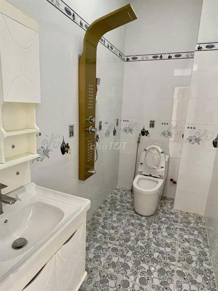 Cho thuê nhà MT 181A Nhật Tảo, Phường 8, Quận 10 thông ra Ngô Quyền