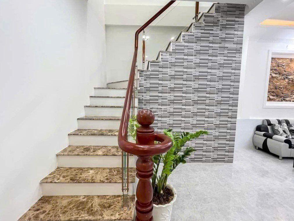 Cho thuê nhà HXT 207/3A Đường Ba Tháng Hai, P.12, Q.10 