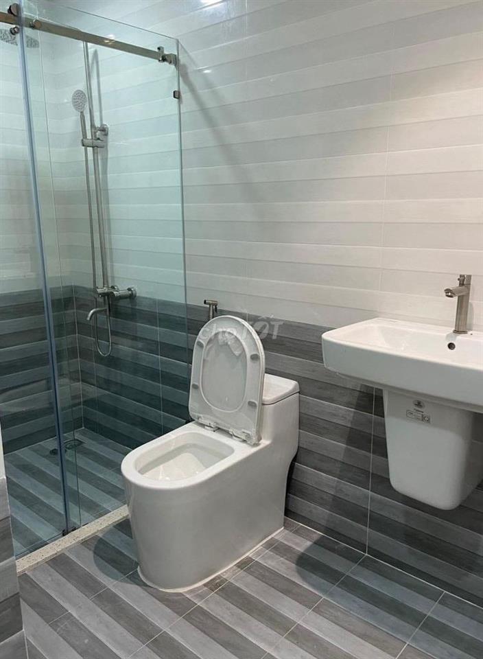 Cho thuê nhà MT 450B Phan Xích Long, Phường 2, Q. Phú Nhuận 