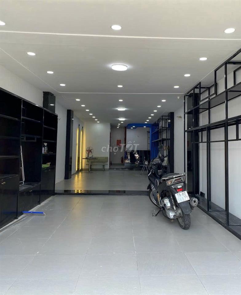 Cho thuê nhà góc 2MT 339B đường Lê Văn Sỹ Phường 14, Quận 3. 