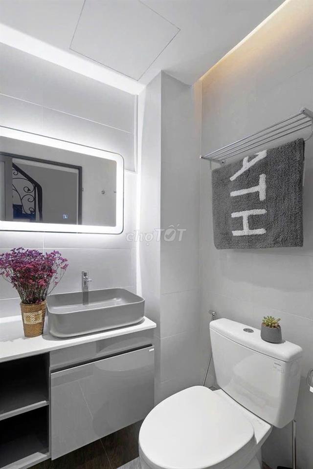 Cần cho thuê gấp nhà góc 2MT 226A Huỳnh Văn Bánh P12 Q.Phú Nhuận