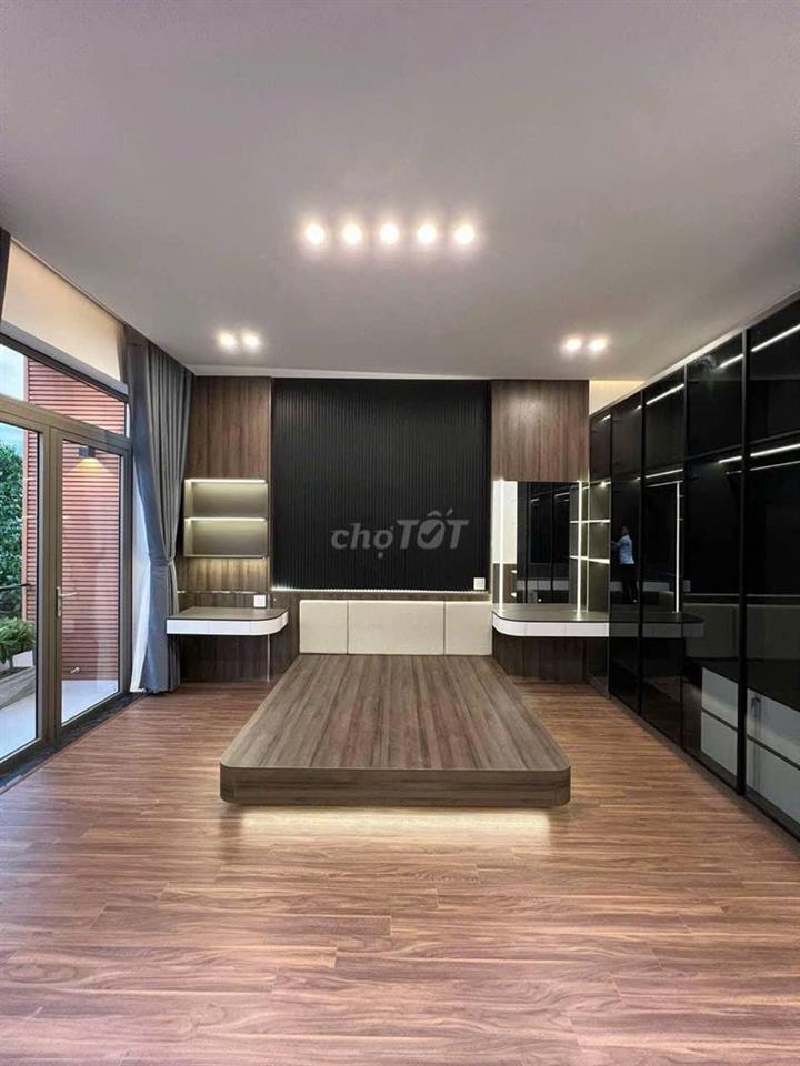Cần cho thuê gấp nhà góc 2MT 226A Huỳnh Văn Bánh P12 Q.Phú Nhuận