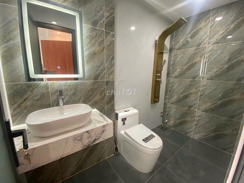 Cần cho thuê nhà MT 40B Trần Quang Diệu P.14 Quận 3