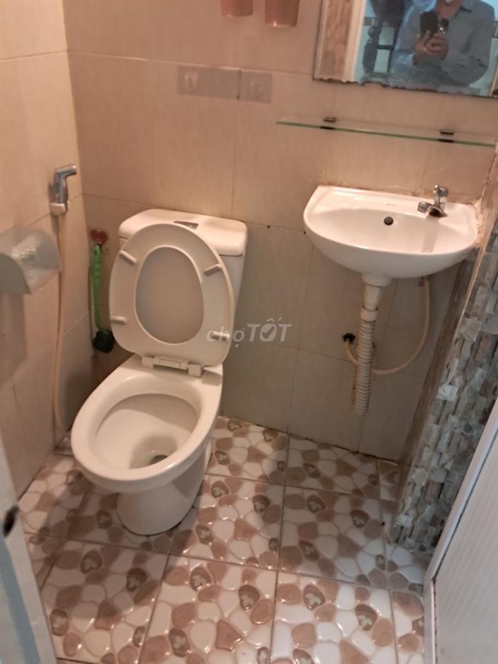 Nhà thích quảng đức,1 trệt,2 lầu,2 phòng,mới.chủ nhà.