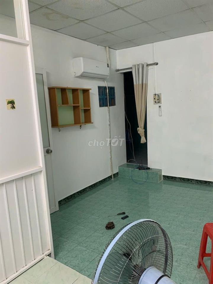 Nhà hẽm 32/3/27F hòa hưng,1 lầu,2 phòng.