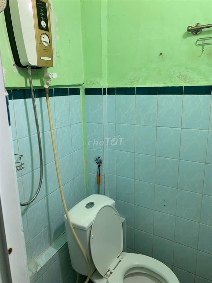 Nhà hẽm 32/3/27F hòa hưng,1 lầu,2 phòng.