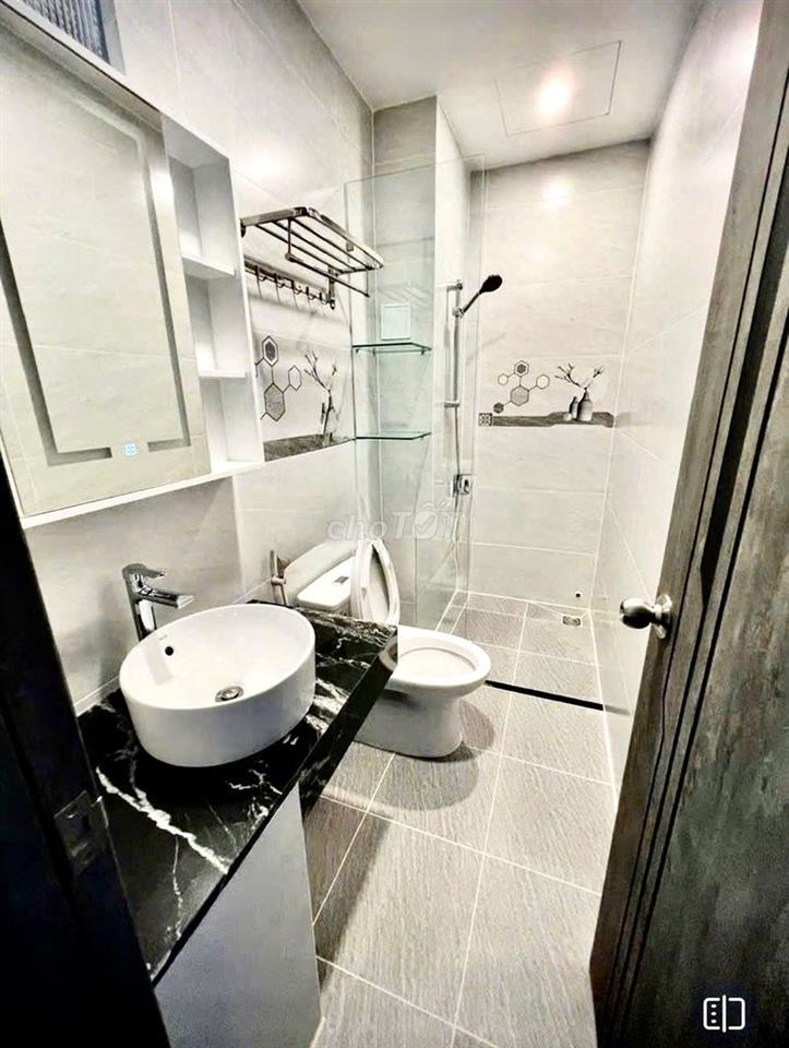 CỰC HOT!! Cho thuê nhà Trần Quang Diệu, Q3. DTSD 400m2