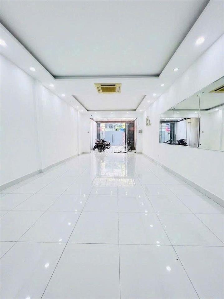 NHÀ MỚI !! Cho thuê 221D Võ Văn Tần, Q3 cũ, DTSD 300m2 