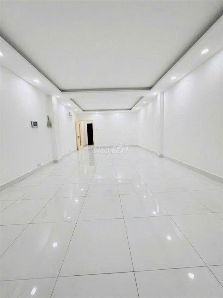 NHÀ MỚI !! Cho thuê 221D Võ Văn Tần, Q3 cũ, DTSD 300m2 