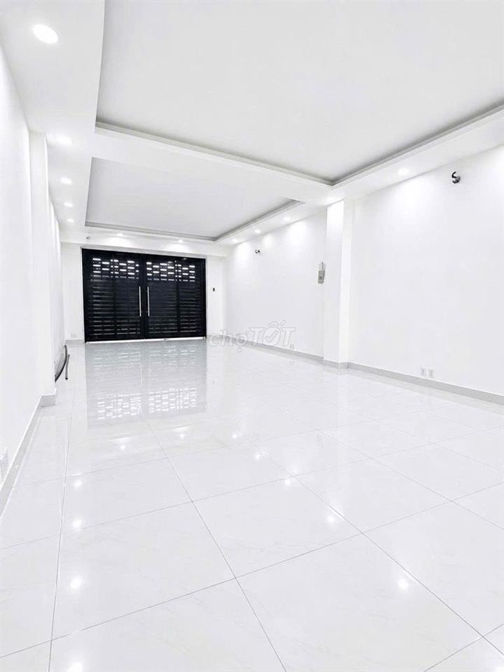 NHÀ MỚI !! Cho thuê 221D Võ Văn Tần, Q3 cũ, DTSD 300m2 