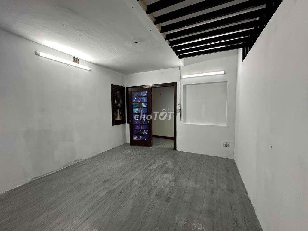 🌸 Mặt Tiền  Hoa Lan_Q.PN_4x18m_Trệt 3 Lầu, Nhà Mới Đẹp.