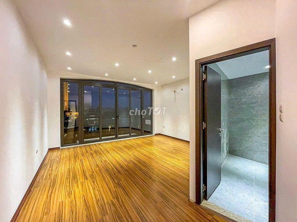 👉 CHO THUÊ NHÀ HXH HUỲNH VĂN BÁNH_9x20m_TRỆT 4 LẦU, THANG MÁY.