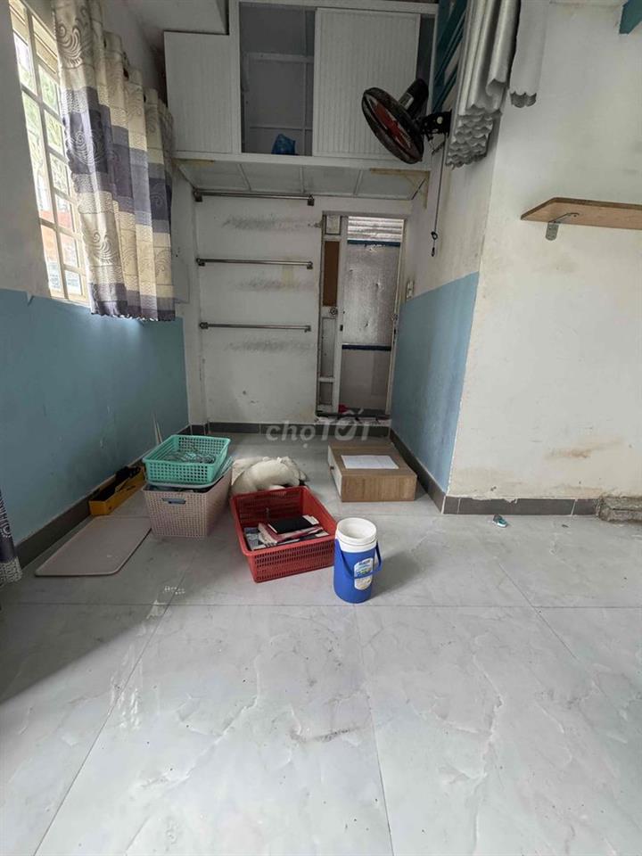 Nhà nhỏ hẻm xe hơi