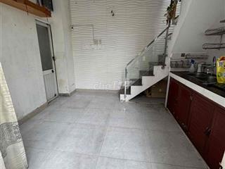 Nhà nhỏ hẻm xe hơi