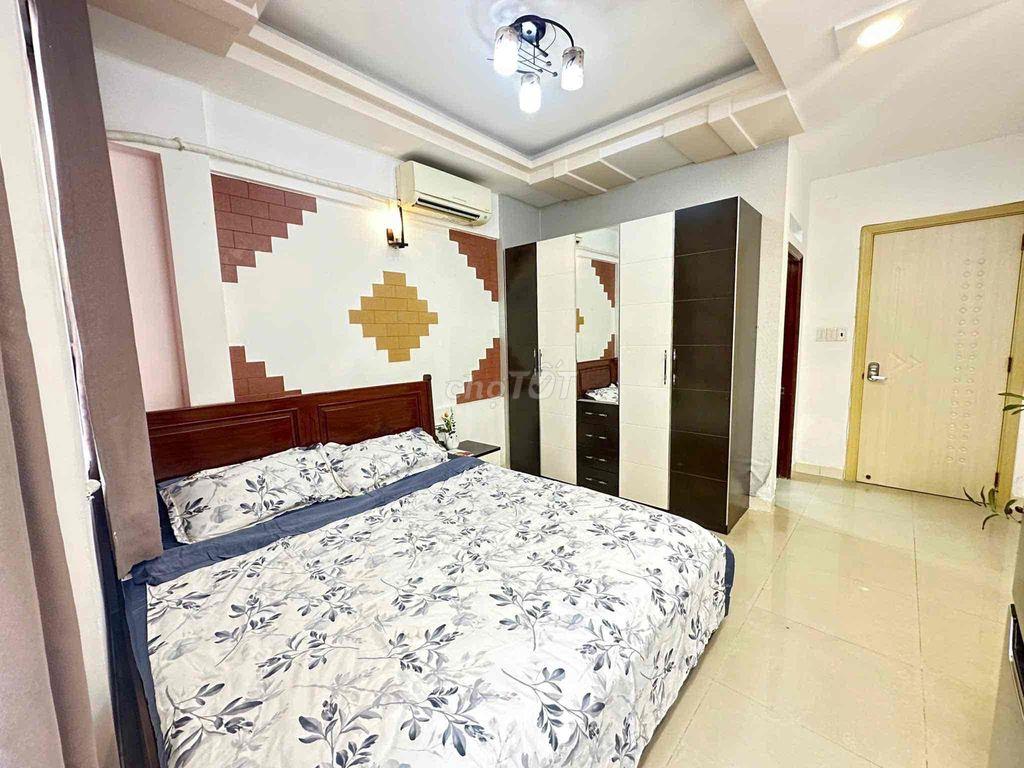 cho thuê nhà hẻm xe hơi đậu trong nhà đường huỳnh văn bánh gần LVsỹ