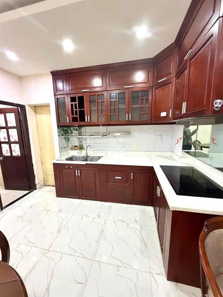 cho thuê nhà hẻm xe hơi đậu trong nhà đường huỳnh văn bánh gần LVsỹ