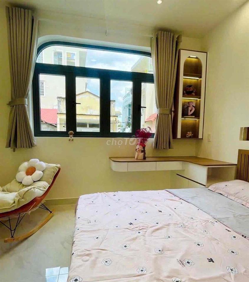 Cho thuê nhà đẹp Hẻm Xe Hoi mới xây Đường Nguyên Hồng Quận Bình thạnh.