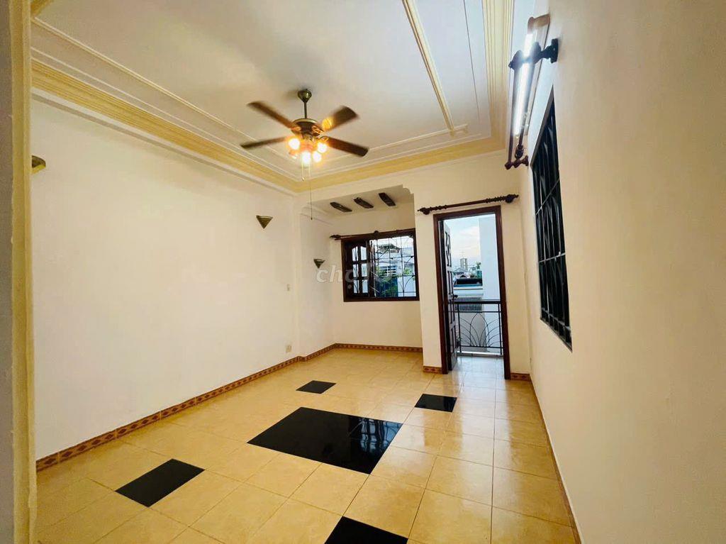 CHO THUÊ PHÒNG 40M2 SÁT BẮC HẢI-CV LÊ THỊ RIÊNG, 3 CỬA SỔ KHÁ THOÁNG