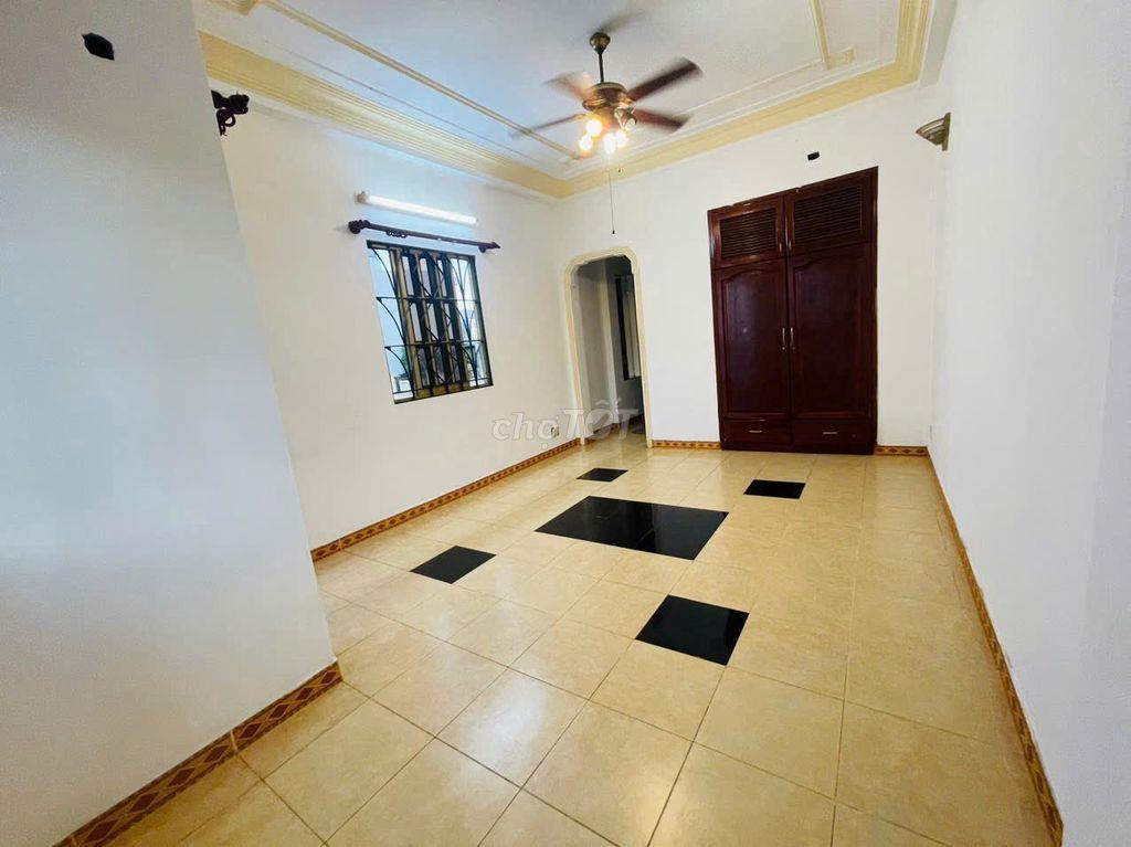 CHO THUÊ PHÒNG 40M2 SÁT BẮC HẢI-CV LÊ THỊ RIÊNG, 3 CỬA SỔ KHÁ THOÁNG