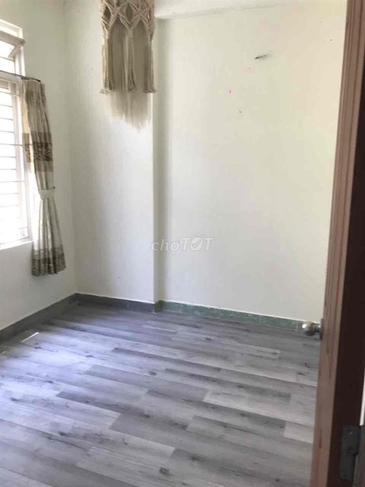 cho thuê tầng 2 nhà có cầu thang và lối đi riêng tư
