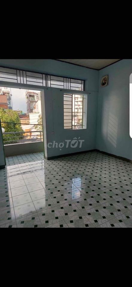 Nhà gần chợ cần bán