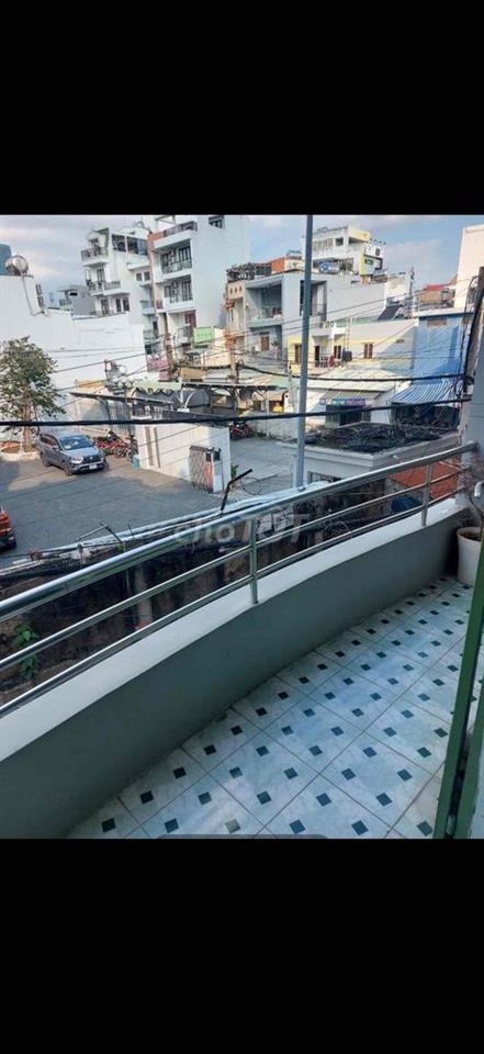 Nhà gần chợ cần bán
