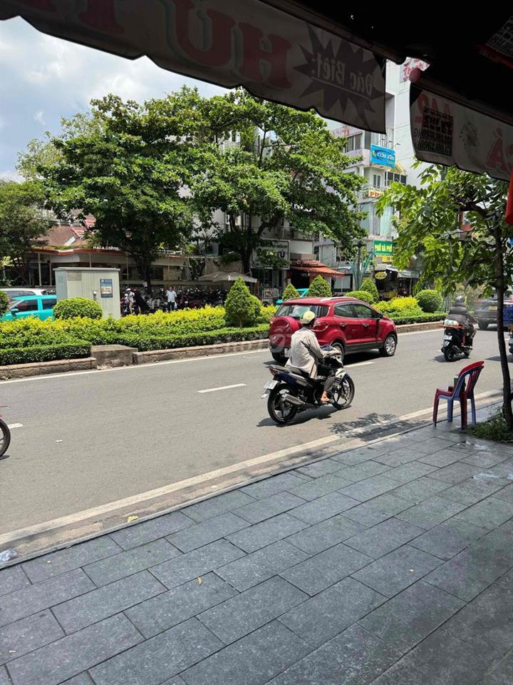 Mặt bằng kinh doanh đắc địa đối diện BV Hoàn Mỹ