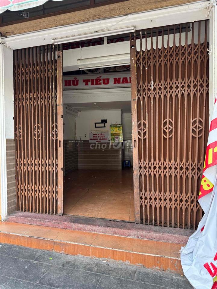 Mặt bằng kinh doanh đắc địa đối diện BV Hoàn Mỹ