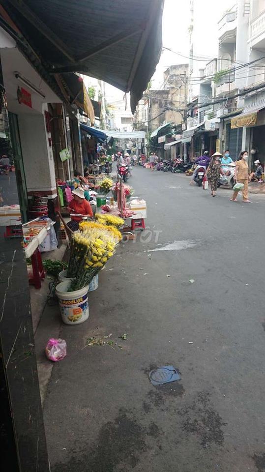 Mặt bằng Kinh doanh ngay chợ mặt tiền đường Cô Giang quận Phú Nhuận 